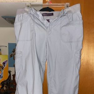 Cropped grey pants